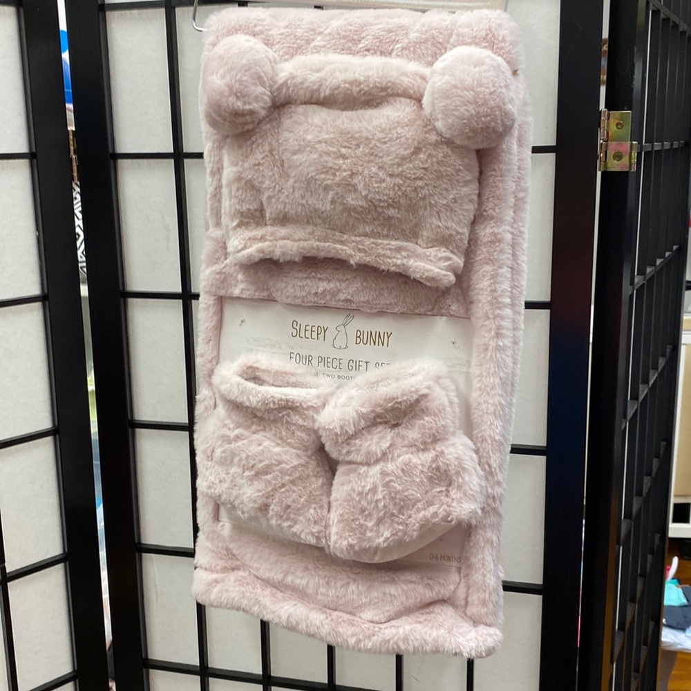 Sleepy bunny blanket gift set new